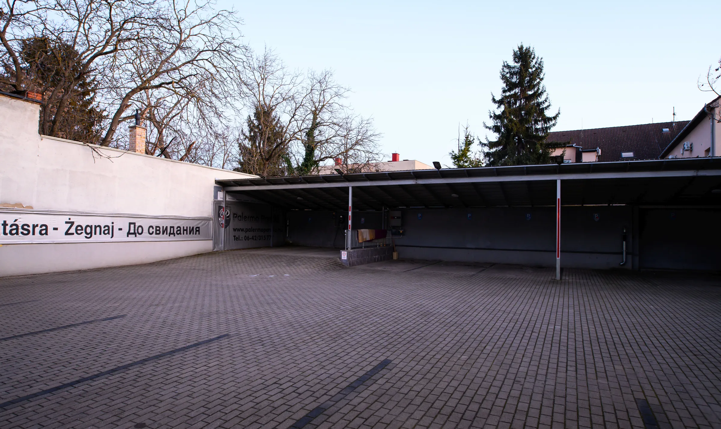 Fedett parkoló